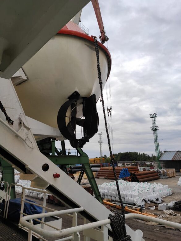 Студенты и молодые ученые изучат потепление климата и проанализируют распространение пластикового загрязнения в Арктике в рамках программы «Плавучие университеты»