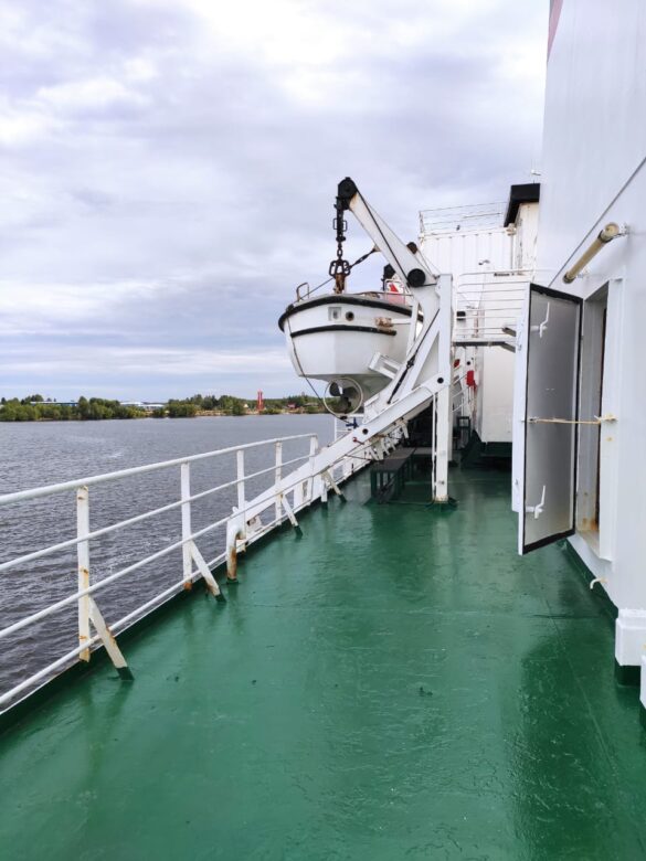 Студенты и молодые ученые изучат потепление климата и проанализируют распространение пластикового загрязнения в Арктике в рамках программы «Плавучие университеты»