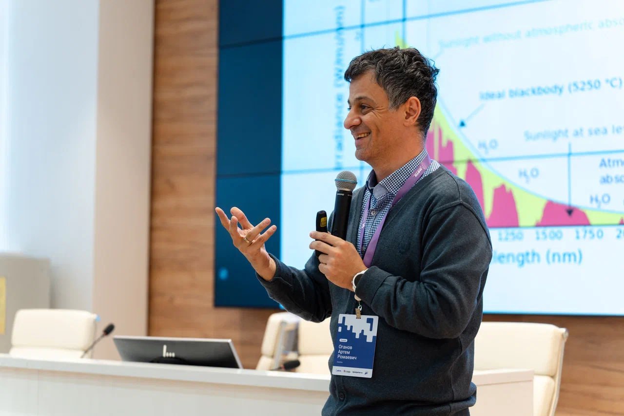 Артем Оганов на Втором международном конгрессе Humanities vs Sciences. Фото пресс-службы МФТИ