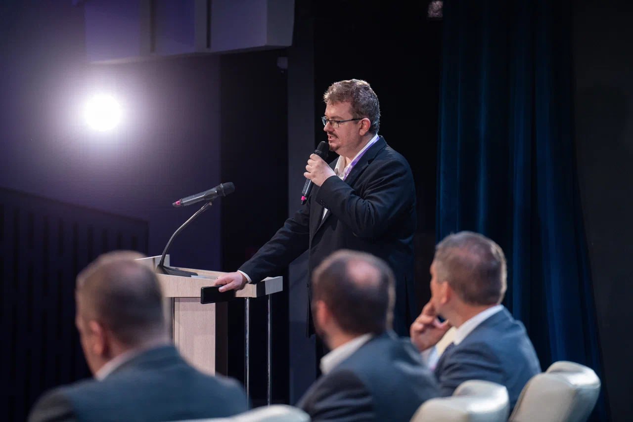 Григорий Консон на пленарном заседании Второго международного конгресса Humanities vs Sciences. Фото пресс-службы МФТИ