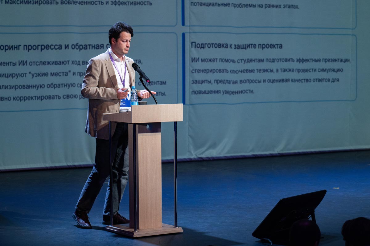 Олег Артюгин, исполнительный директор SberAI. Фото пресс-службы МФТИ