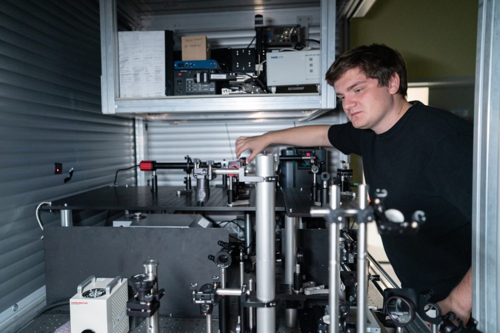 Федор Максимов, инженер лаборатории физики магнитных гетероструктур и спинтроники, Центр фотоники и двумерных материалов МФТИ. Фото: Анастасия Максименко